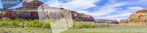 Image of glen canyon mountains and geological formations