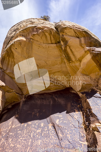 Image of Newspaper Rock State Historic Monument in Glen Canyon Utah