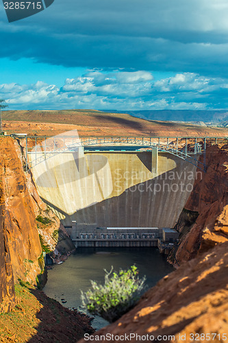 Image of lake powell dam and bridge in page arizona