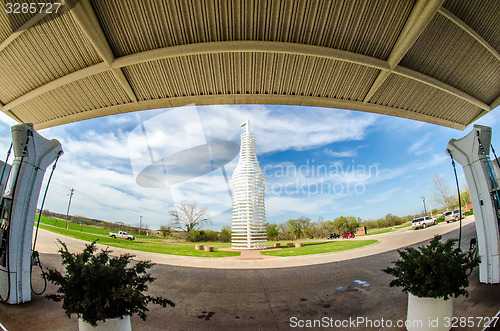 Image of giant landmark of a soda pops monument in arcadia oklahoma