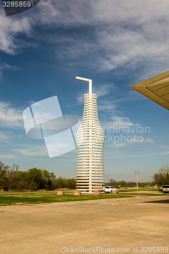 Image of giant landmark of a soda pops monument in arcadia oklahoma