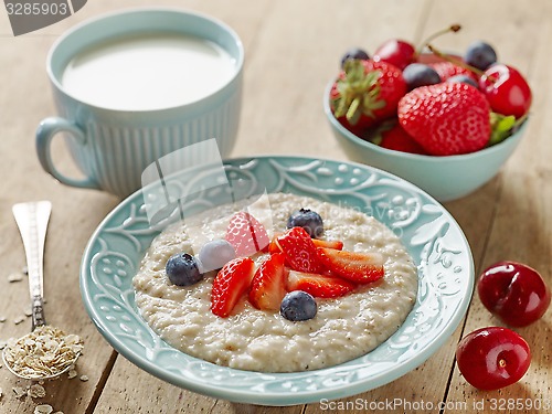 Image of oats porridge for healthy breakfast