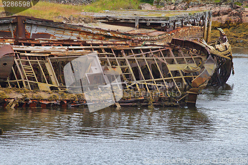 Image of skeleton of an ancient ship after crash