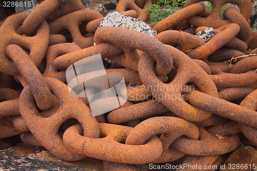 Image of anchor chain from a huge ship