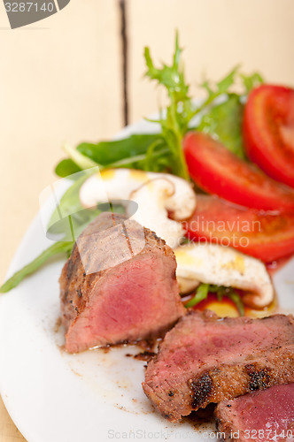 Image of beef filet mignon grilled with vegetables