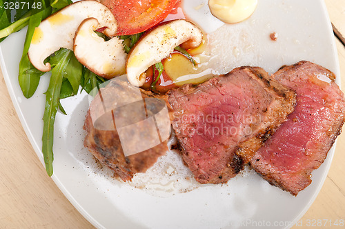 Image of beef filet mignon grilled with vegetables