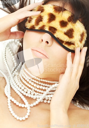 Image of pearls and leopard mask #2