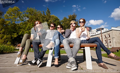 Image of group of students or teenagers drinking coffee