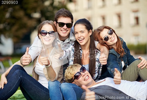 Image of group of students or teenagers showing thumbs up