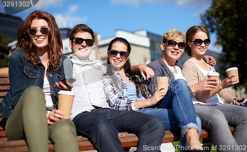 Image of group of students or teenagers drinking coffee