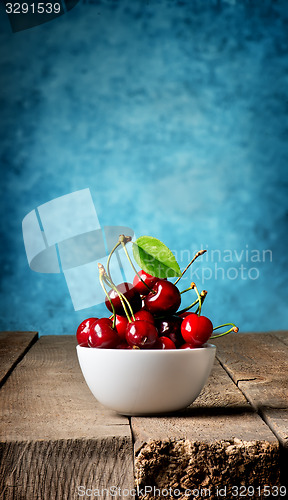 Image of Cherries in plate