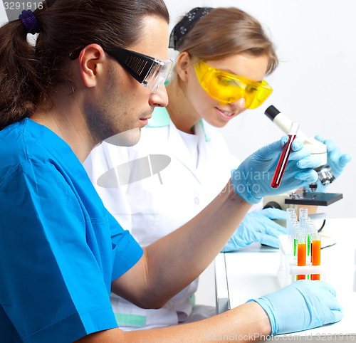 Image of Two researchers in the lab