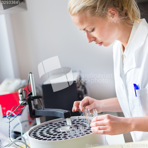 Image of Scientist working in analytical laboratory.