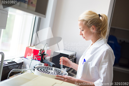 Image of Scientist working in analytical laboratory.