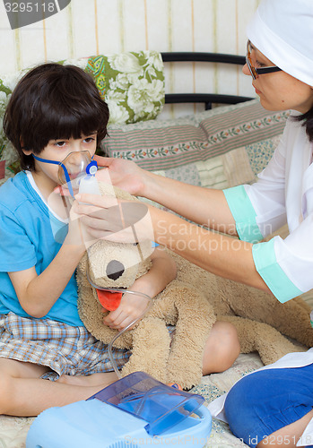 Image of family doctor spends boy inhalation session