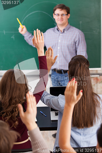 Image of colledge students in auditorium