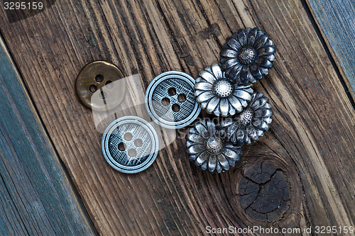 Image of set of vintage buttons 