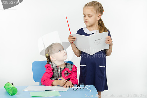 Image of The teacher looks at the student diary assessment