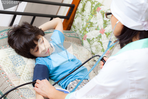 Image of doctor measures the blood pressure of boy