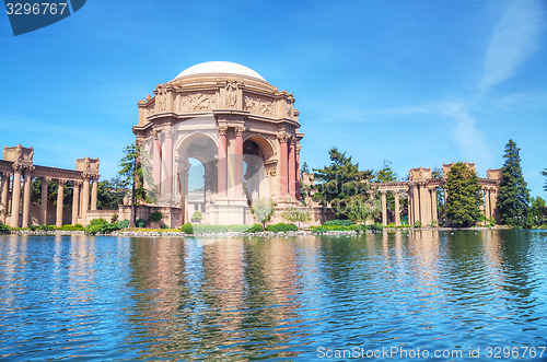 Image of The Palace of Fine Arts in San Francisco