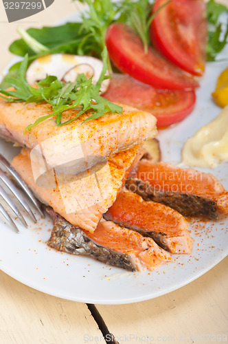 Image of grilled samon filet with vegetables salad