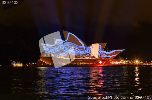 Image of Sydney Opera House hand pulling squiggles