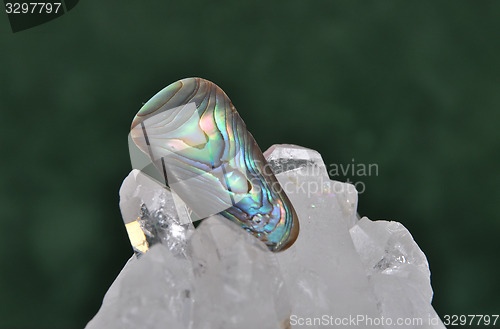 Image of Nacre on rock crystal