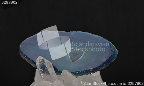 Image of Agate on rock crystal