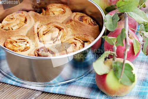 Image of yeast apple cake