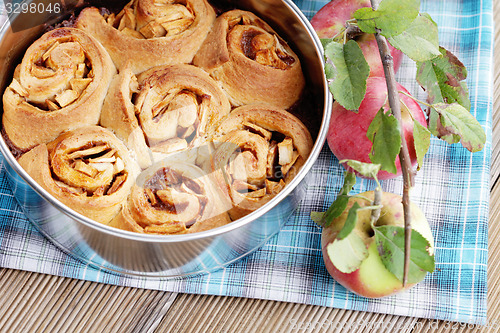 Image of yeast apple cake