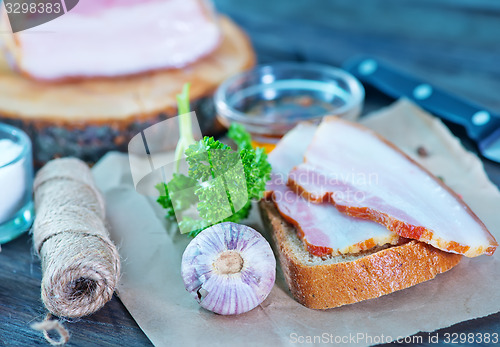 Image of smoked lard with bread 