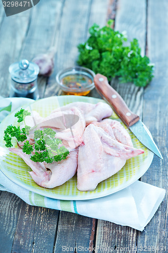 Image of raw chicken wings