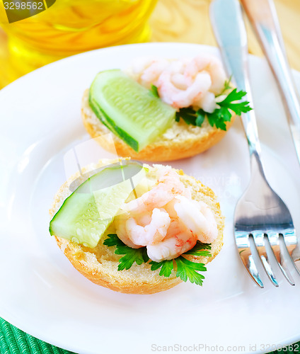 Image of avocado with shrimps