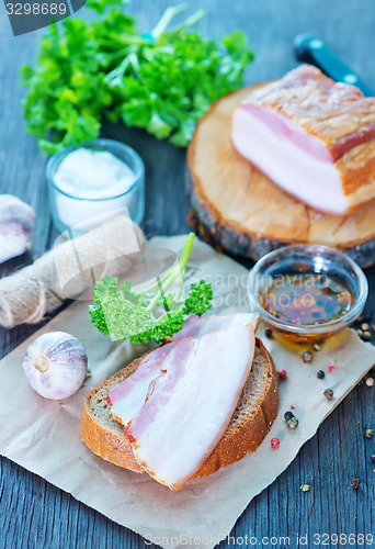 Image of smoked lard with bread 