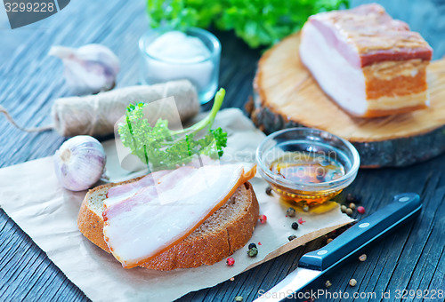 Image of smoked lard with bread 