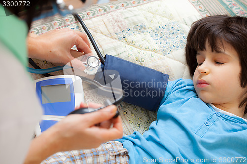 Image of family doctor measures the blood pressure