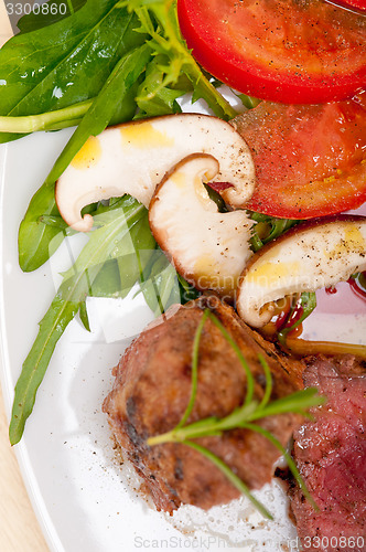 Image of beef filet mignon grilled with vegetables