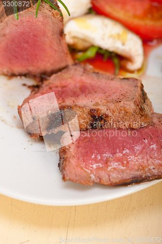 Image of beef filet mignon grilled with vegetables