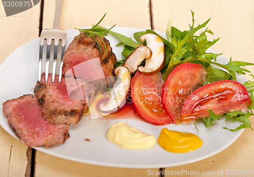 Image of beef filet mignon grilled with vegetables