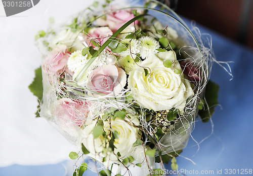 Image of Bridal bouquet of yellow and pink roses