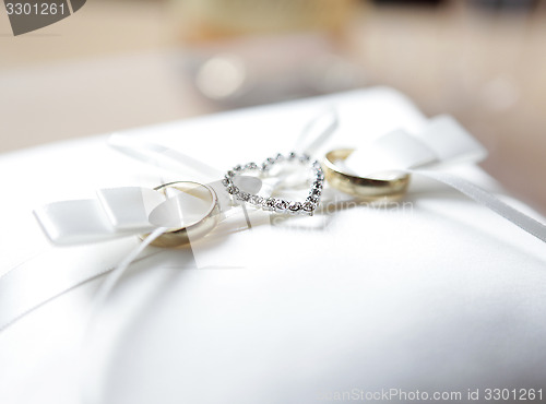 Image of Wedding rings with diamonds Heart