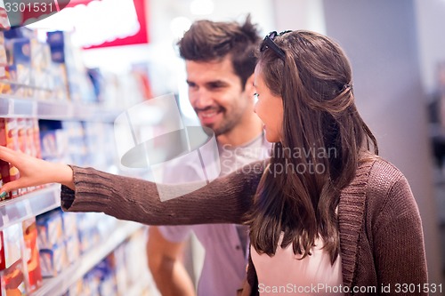 Image of couple shopping in a supermarket