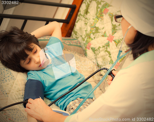 Image of doctor measures the blood pressure of boy