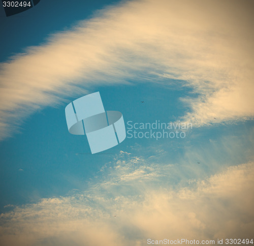 Image of sky with clouds and birds