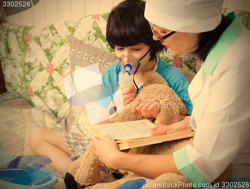 Image of family doctor spends boy inhalation session