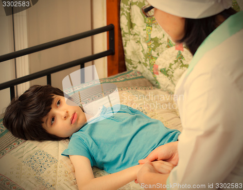 Image of doctor pediatrician talking to a little patient