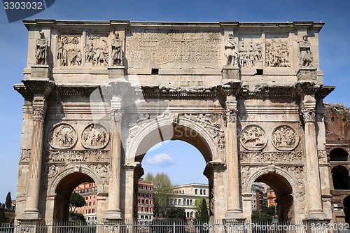 Image of Arco de Constantino and Colosseum in Rome, Italy