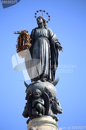 Image of Virgin Mary on top at Piazza di Spagna in Rome, Italy