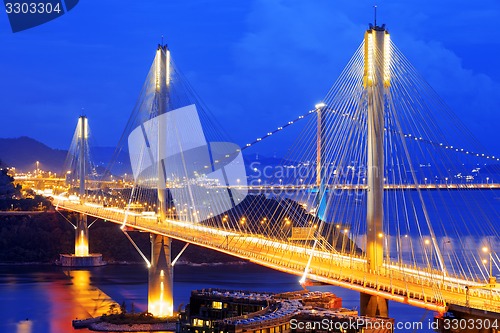 Image of highway bridge 