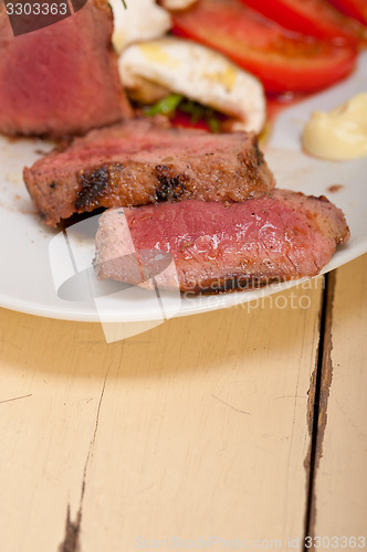 Image of beef filet mignon grilled with vegetables